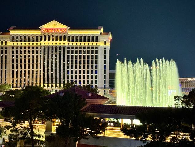 LVStripHouse JC408 – Modern 2BD/2BA Condo Sleeps 8 gallery image 2