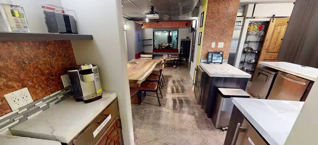 LVStripHouse JC408 – Modern 2BD/2BA Condo Sleeps 8 gallery image 4