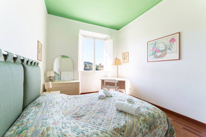 Lungarno attic with private terrace and lift gallery image 5