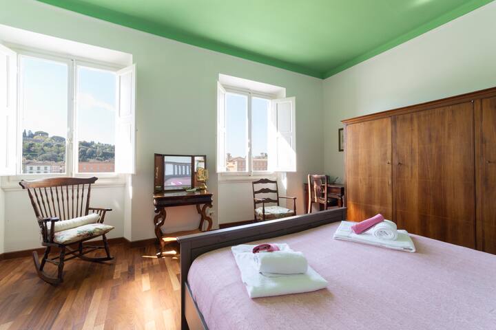 Lungarno attic with private terrace and lift gallery image 4