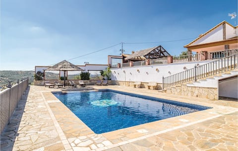 Stunning home in Iznájar with WiFi