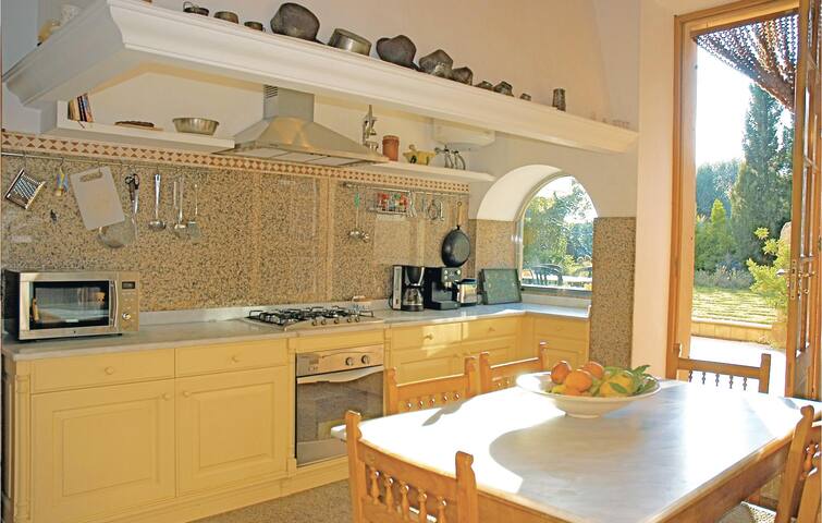 Lovely home in Porreres gallery image 2