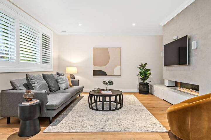 Luxe Parkside Hampton Home gallery image 2