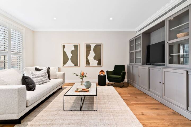 Luxe Parkside Hampton Home gallery image 4