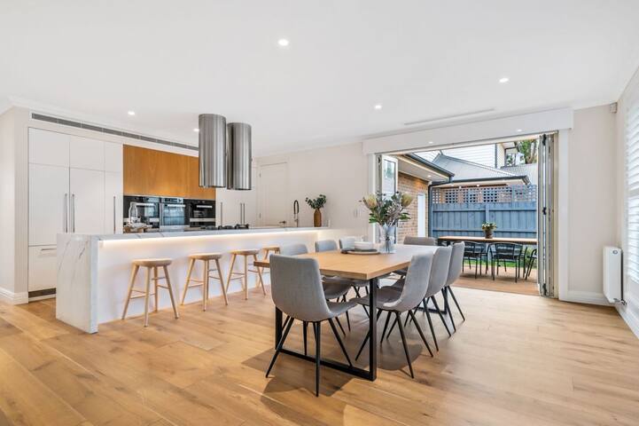 Luxe Parkside Hampton Home gallery image 5