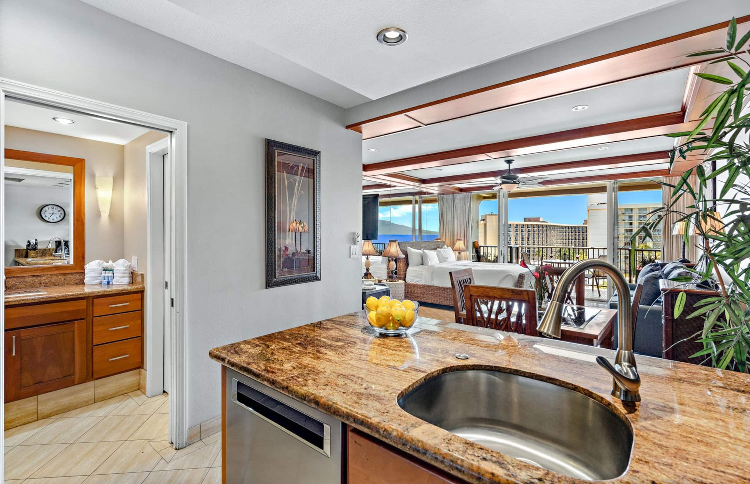 Condo in Lahaina · ★4.7 · Studio · 2 beds · 1 bath - Image 11