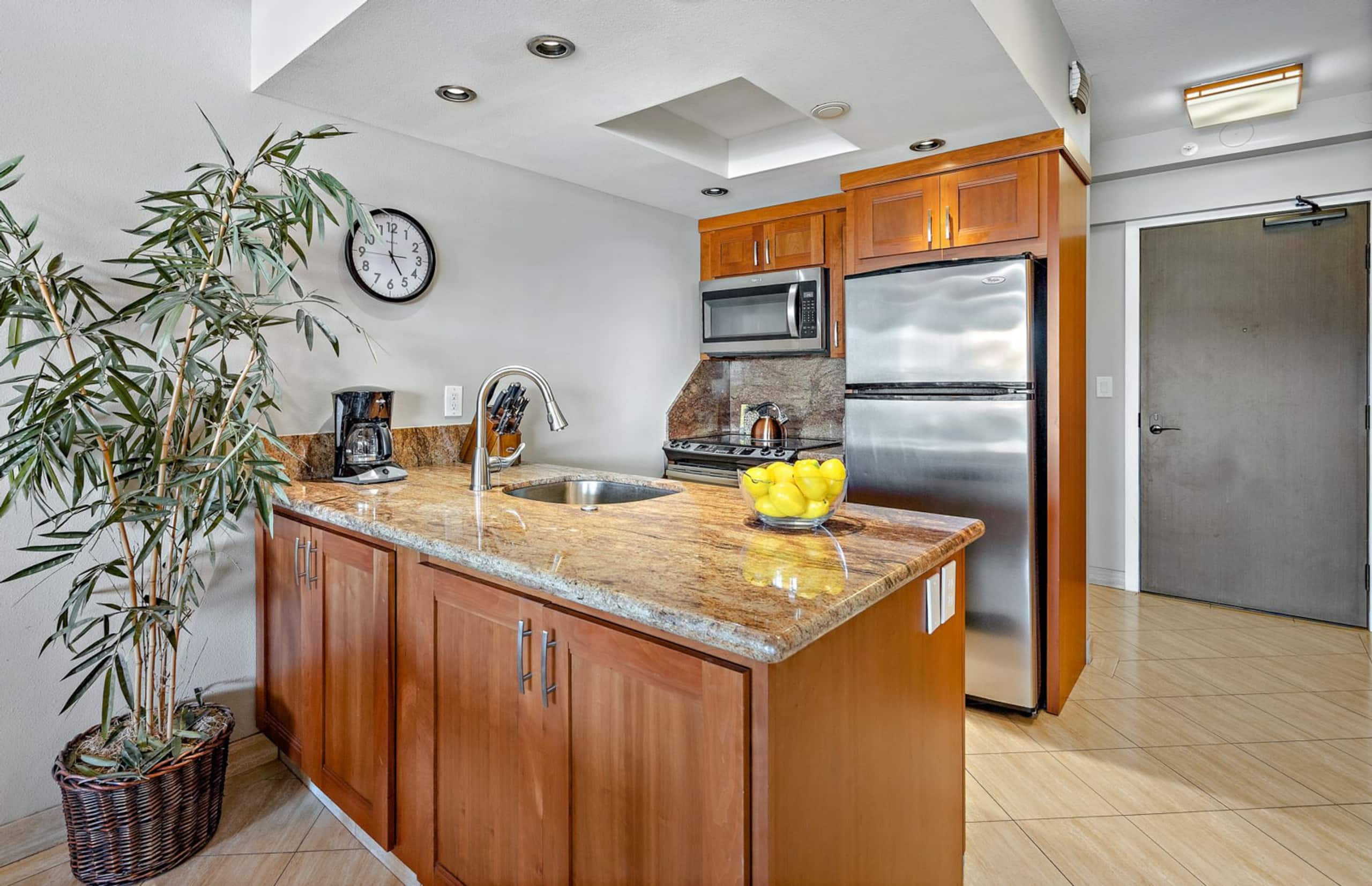 Condo in Lahaina · ★4.7 · Studio · 2 beds · 1 bath - Image 7