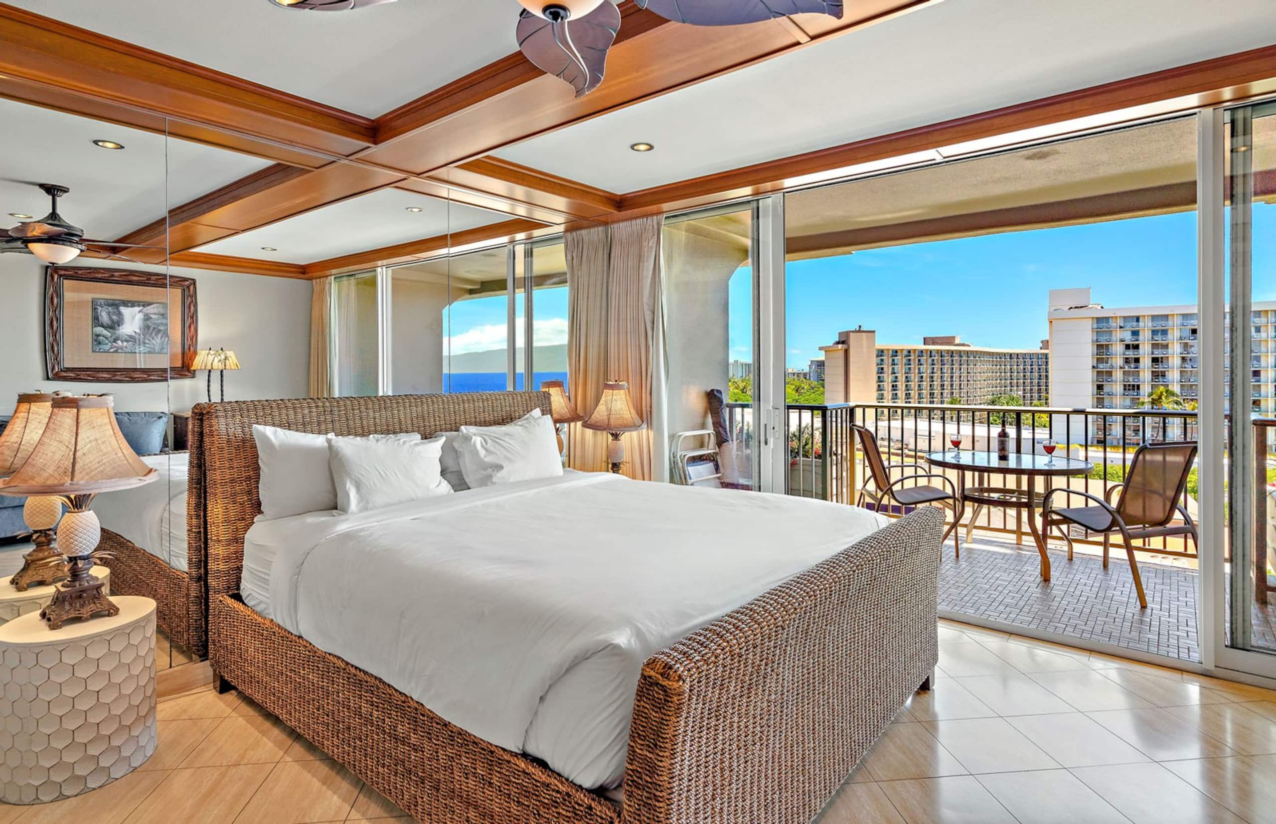 Condo in Lahaina · ★4.7 · Studio · 2 beds · 1 bath - Image 4