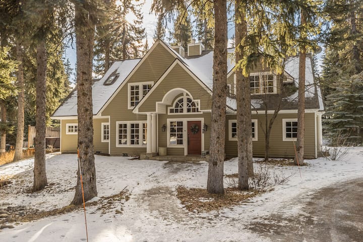 Secluded Home Near Meadow Village W/ Hot Tub - Big Sky, MT