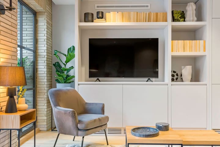 Prestigious Apartment with Balcony in Bloomsbury gallery image 2