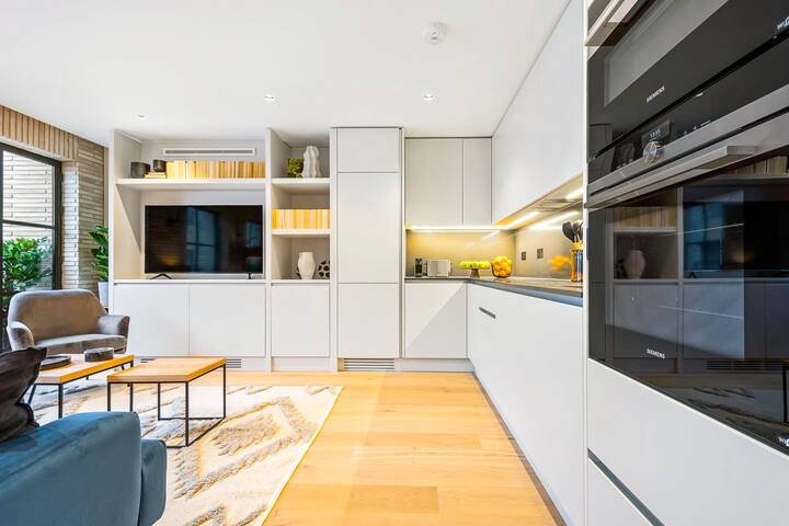 Prestigious Apartment with Balcony in Bloomsbury gallery image 5