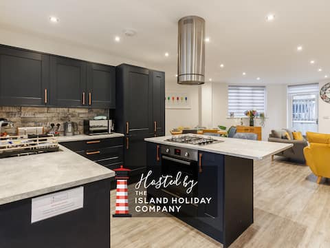 Jollys-Luxury 100m to Beach-Dog Friendly-Hot tub