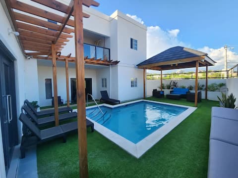 Sandhill's Private Pool and Gym, Luxxe 2 Bed Villa