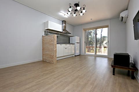 Room 104 of the accommodation that blends with nature where the sea and pine trees are close by