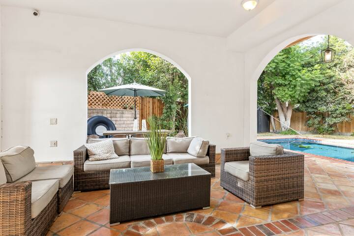 Villa South of Ventura Blvd Classy Studio City gallery image 4