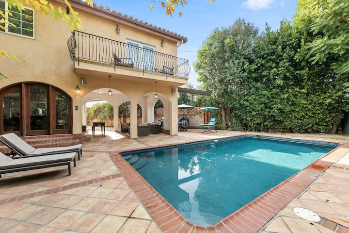 Villa South of Ventura Blvd Classy Studio City