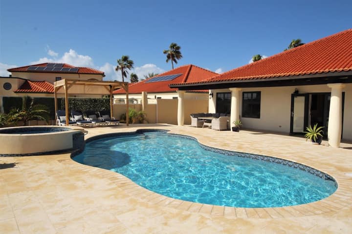 Spacious 4br Villa Near Arubas Beaches - Aruba