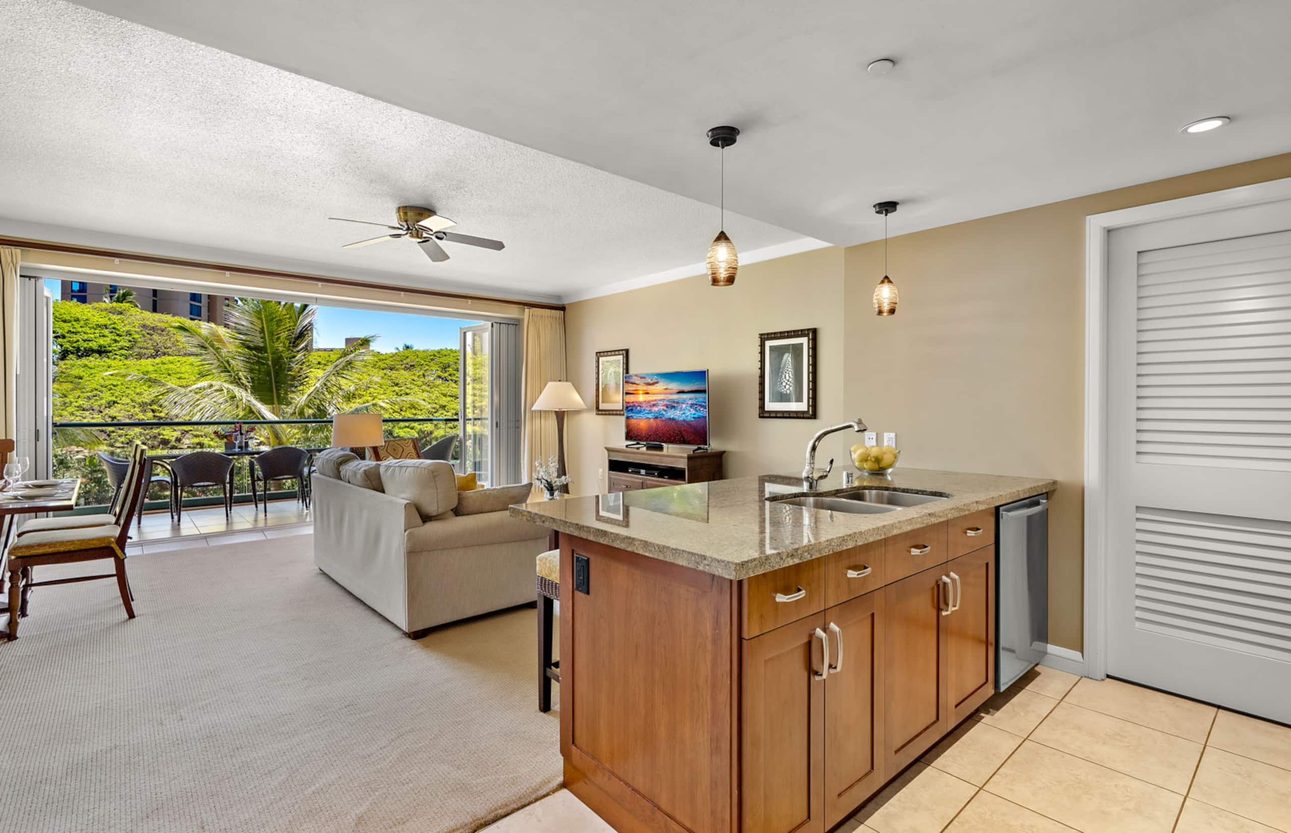 Condo in Lahaina · ★4.8 · 1 bedroom · 2 beds · 1 bath - Image 3