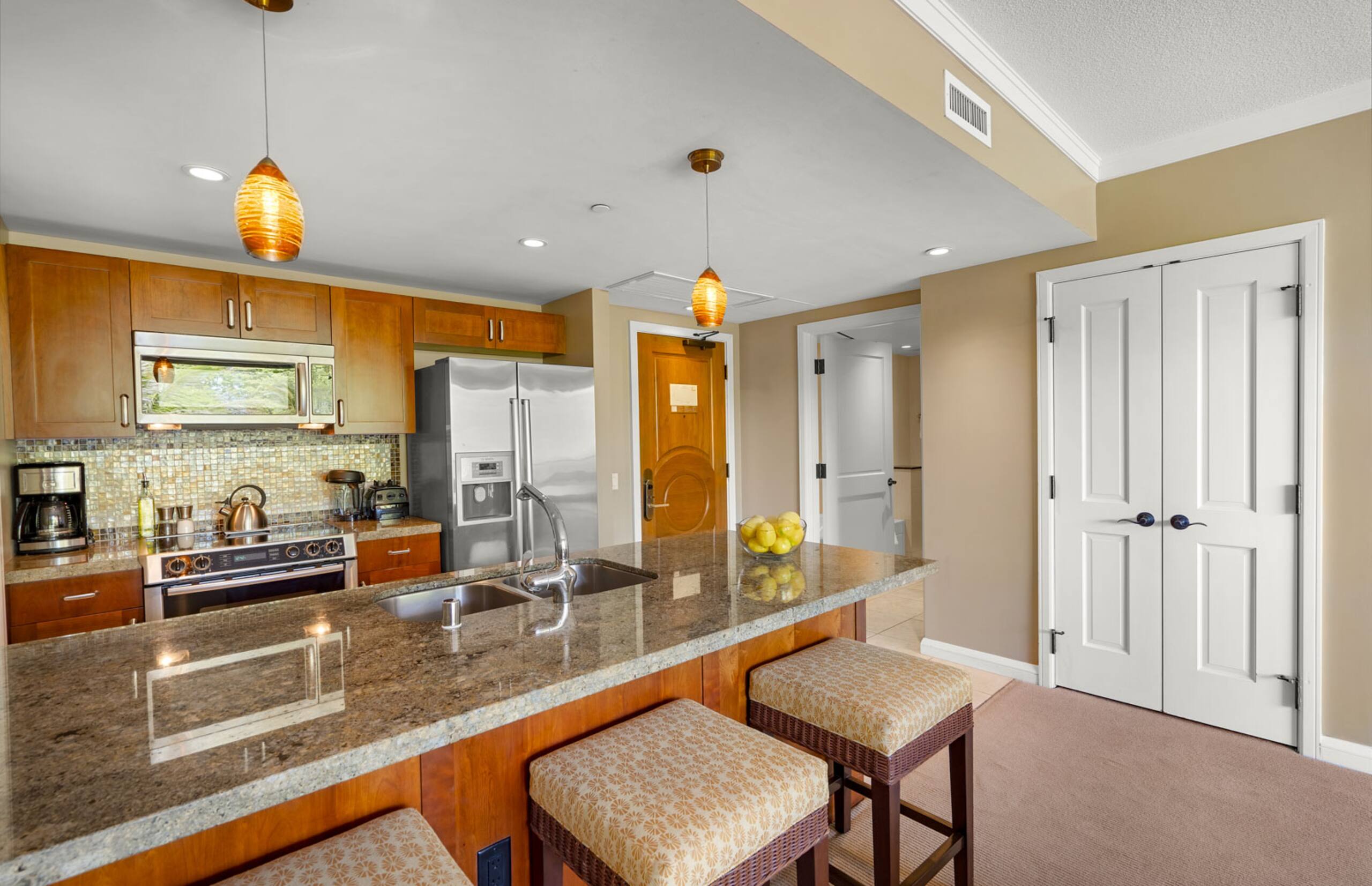 Condo in Lahaina · ★4.8 · 1 bedroom · 2 beds · 1 bath - Image 7