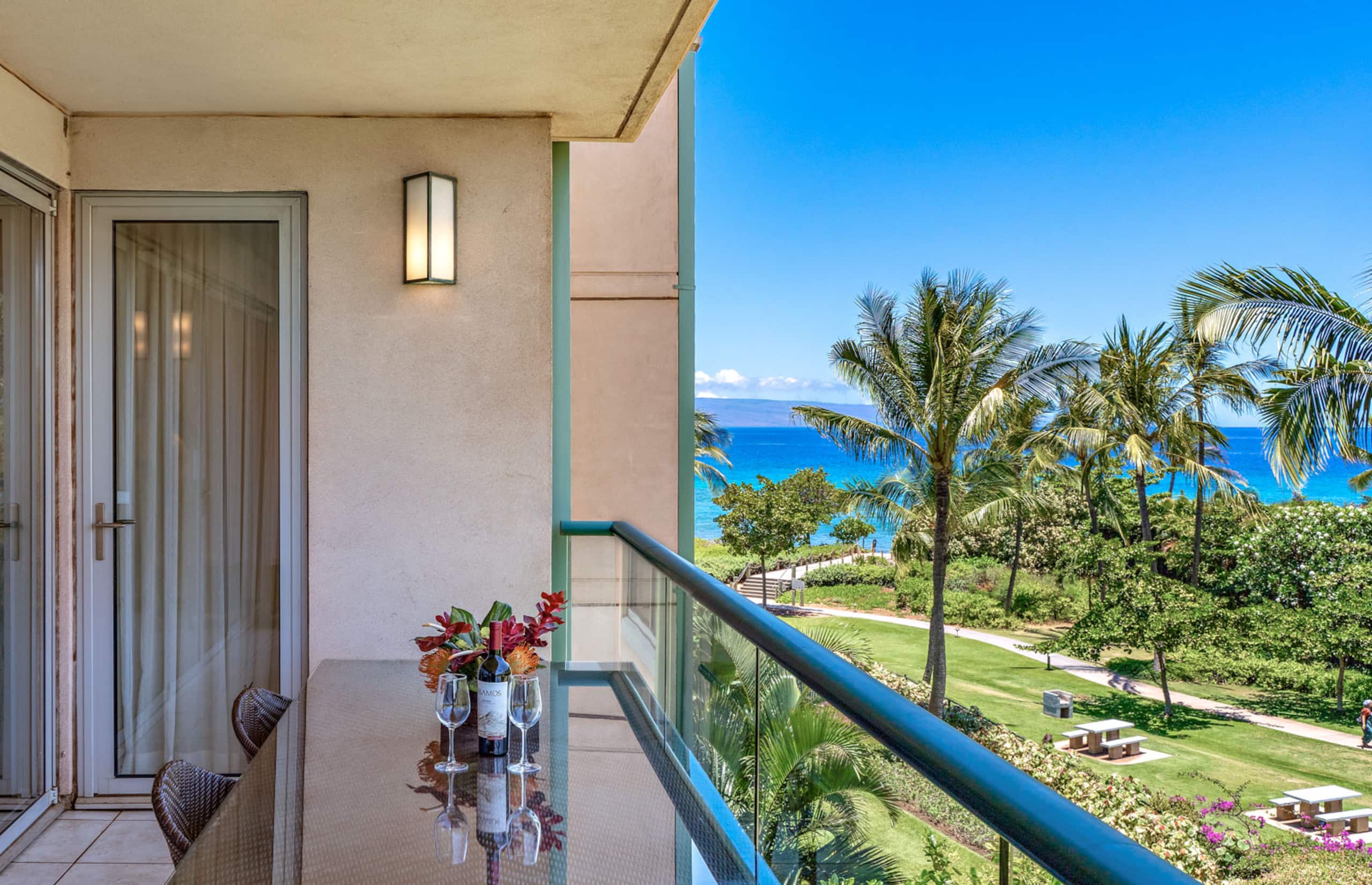 Condo in Lahaina · ★4.8 · 1 bedroom · 2 beds · 1 bath - Image 1