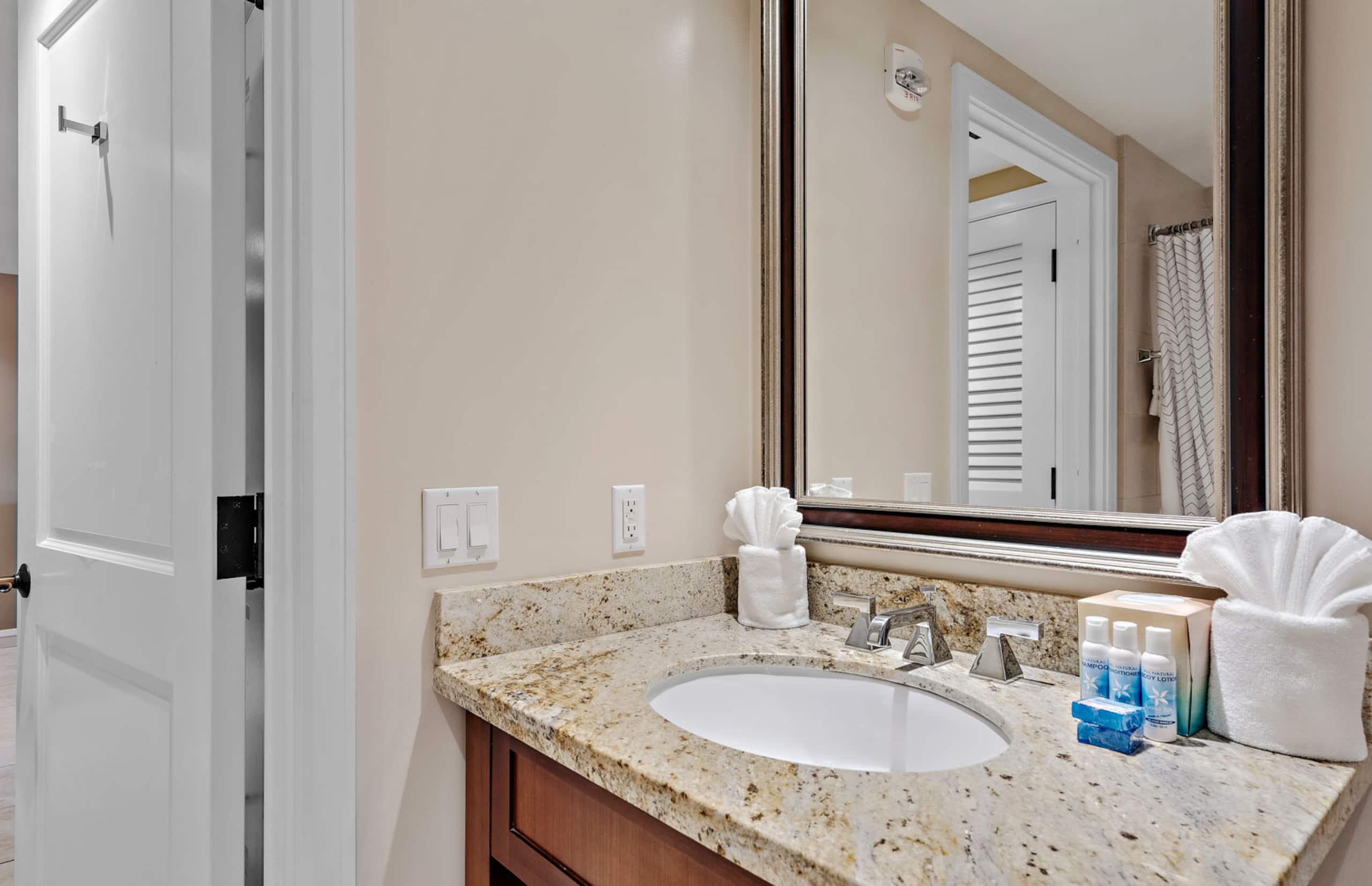 Condo in Lahaina · ★4.76 · 1 bedroom · 2 beds · 1 bath - Image 16