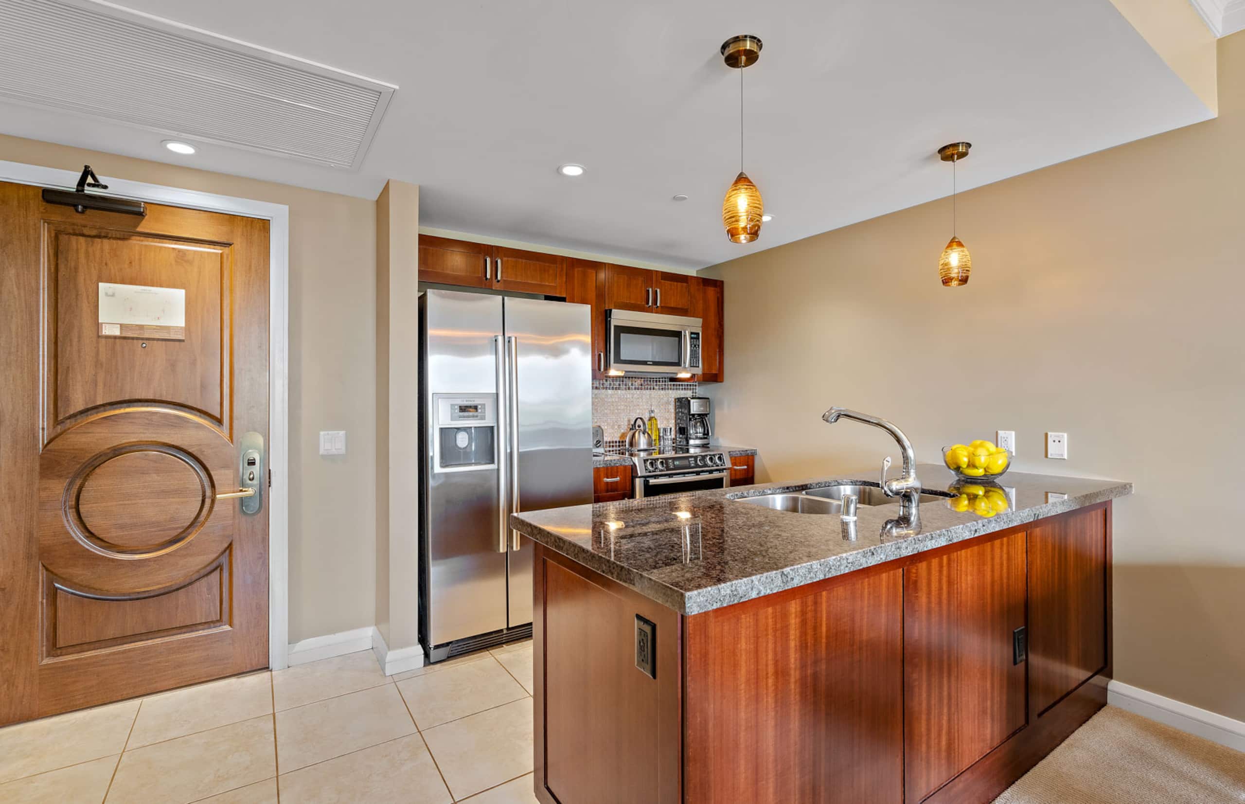 Condo in Lahaina · ★4.76 · 1 bedroom · 2 beds · 1 bath - Image 4