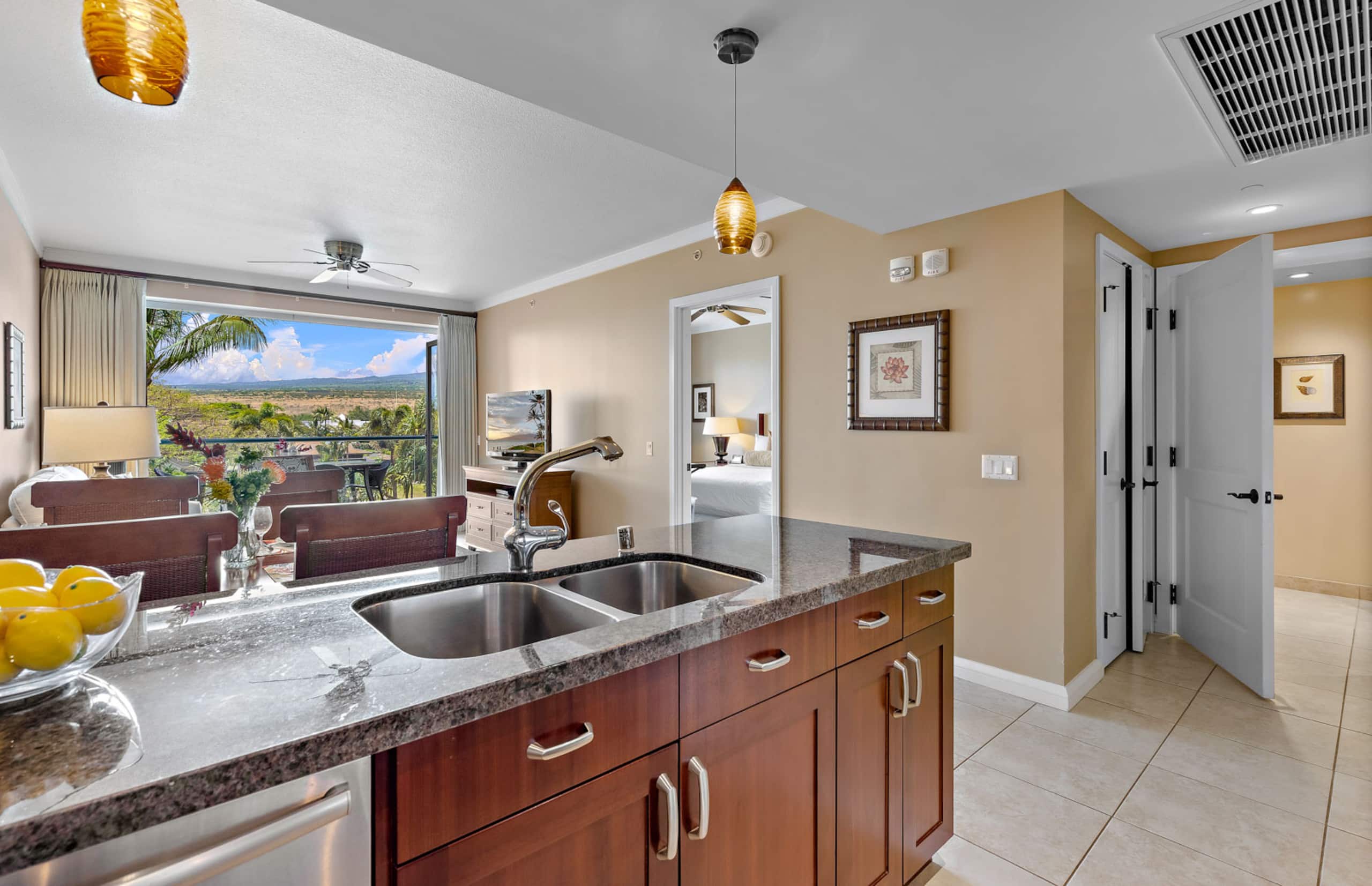 Condo in Lahaina · ★4.76 · 1 bedroom · 2 beds · 1 bath - Image 3