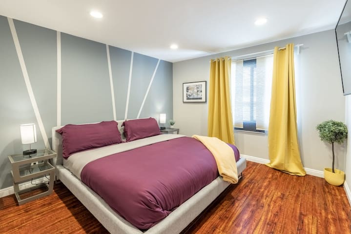 5BR NoHo Fun in the Sun! Pool, Cabana & BBQ! gallery image 3