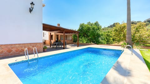 Alejo Alozaina Orchard by Ruralidays