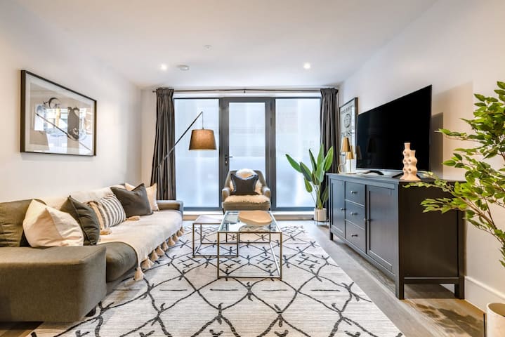 Boutique Bloomsbury Duplex with Modern Finishes