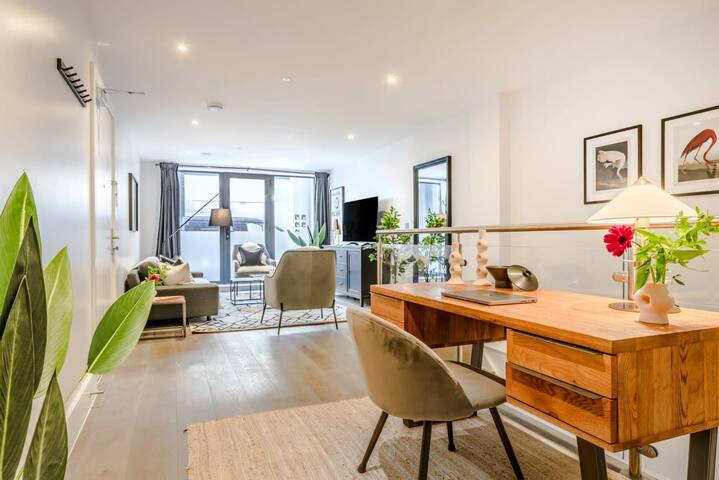 Expansive & Modern Duplex Apartment in Bloomsbury gallery image 2