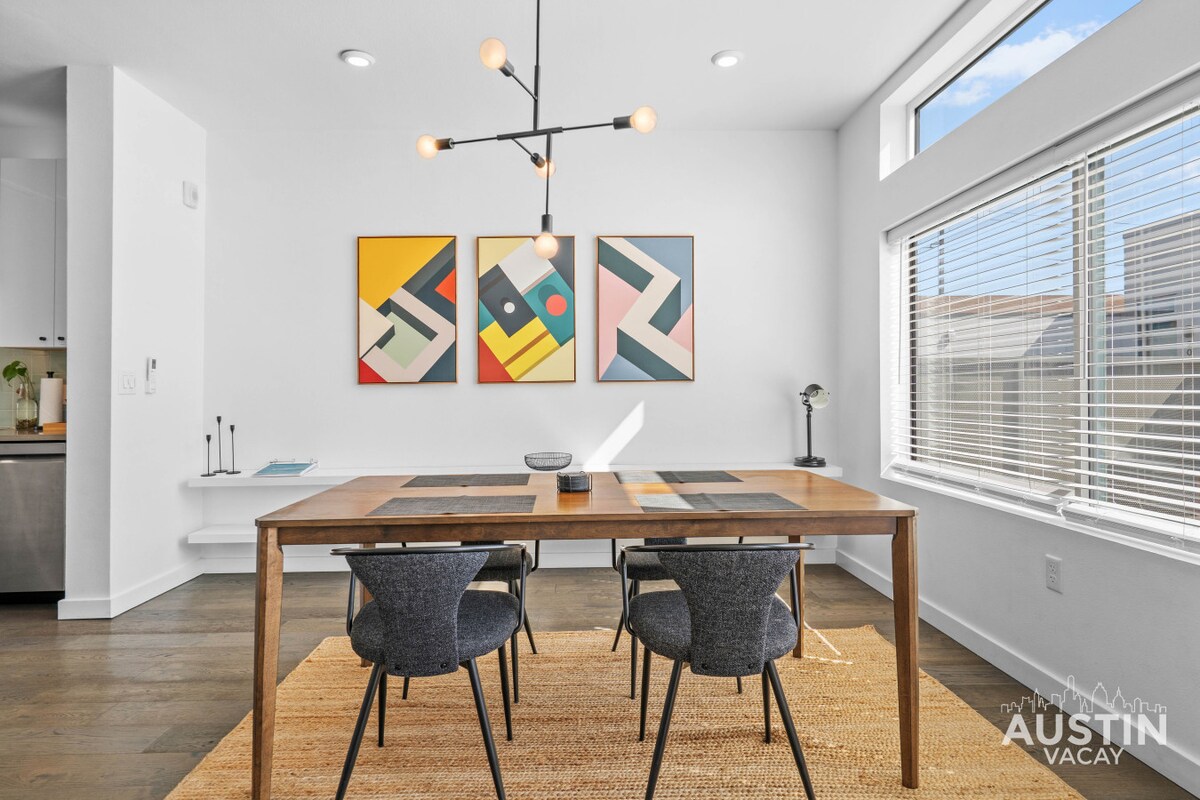 Central Condo w/ Balcony, Close to DT & Food