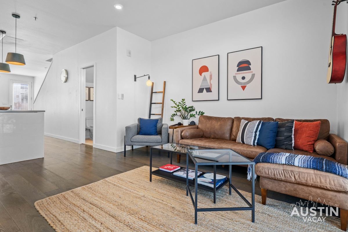 Central Condo w/ Balcony, Close to DT & Food