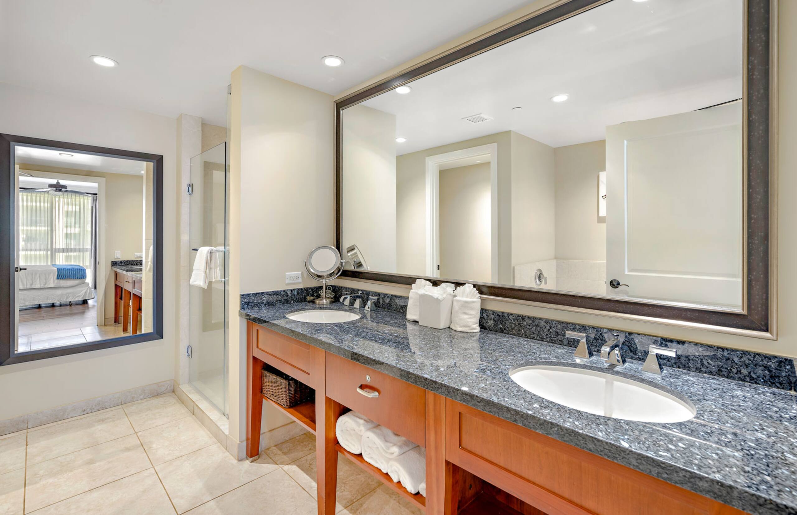 Condo in Lahaina · ★4.88 · 2 bedrooms · 3 beds · 2 baths - Image 25