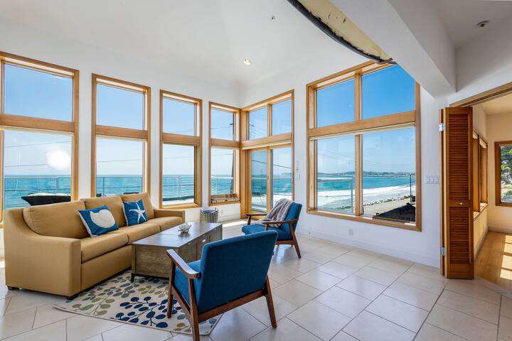 Luxury Beachfront Penthouse Walk to the Beach gallery image 5