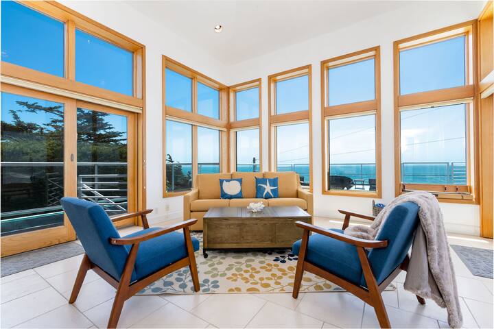 Luxury Beachfront Penthouse Walk to the Beach gallery image 4