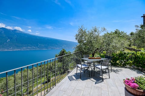 Top Airbnb: . Ciliegia by Garda FeWo in Tignale