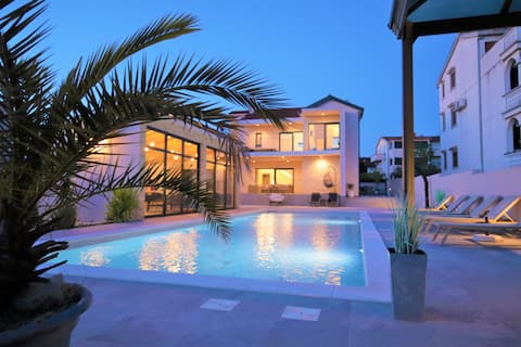 Highly luxurious Villa Magale with large pool
