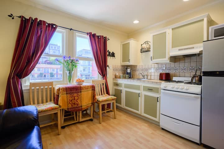 Queen Street Suite, Dog+, Reserved Parking - San Francisco, CA