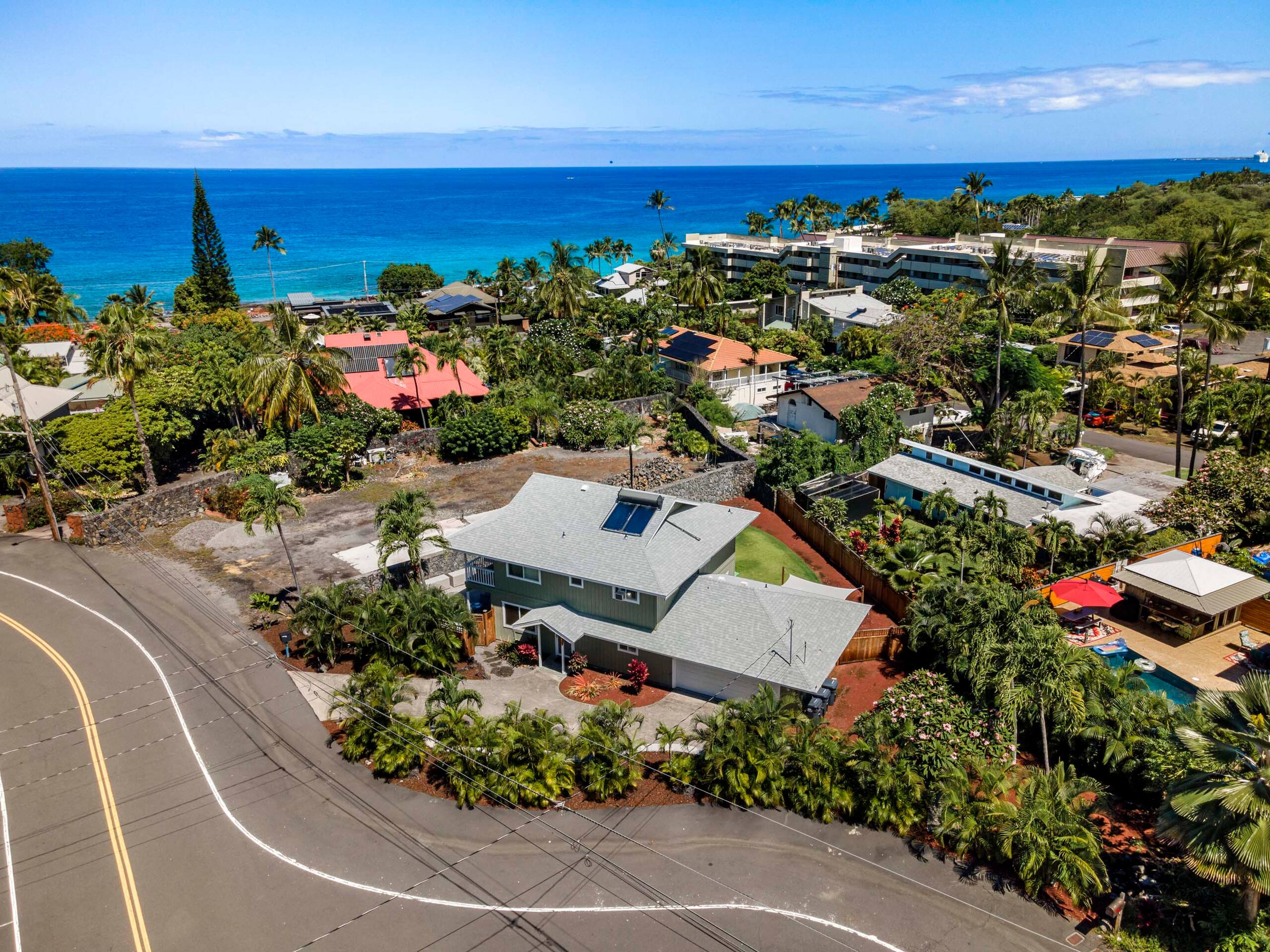 Home in Kailua-Kona · ★4.79 · 4 bedrooms · 7 beds · 4 shared baths - Image 21