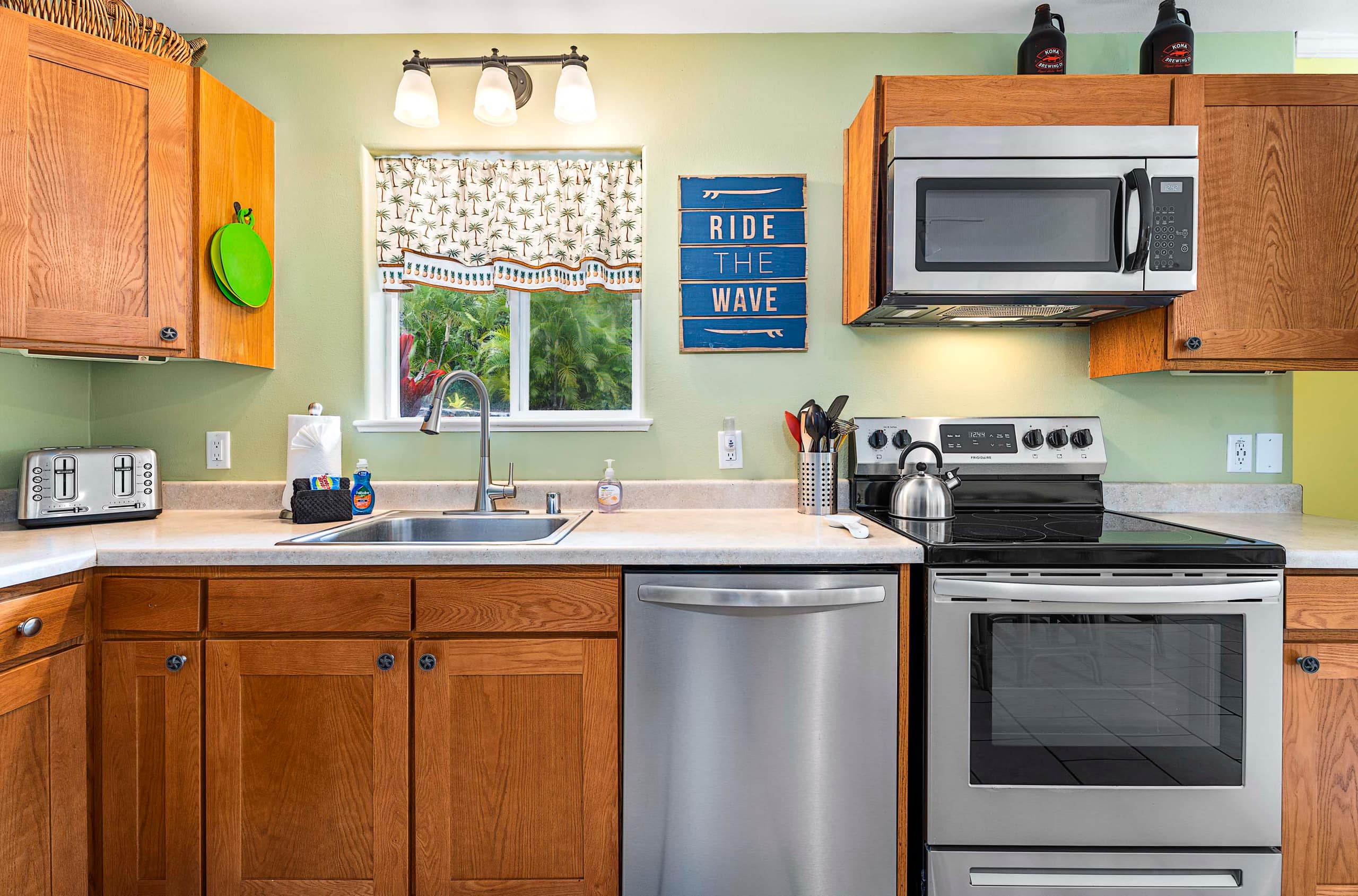 Home in Kailua-Kona · ★4.79 · 4 bedrooms · 7 beds · 4 shared baths - Image 31