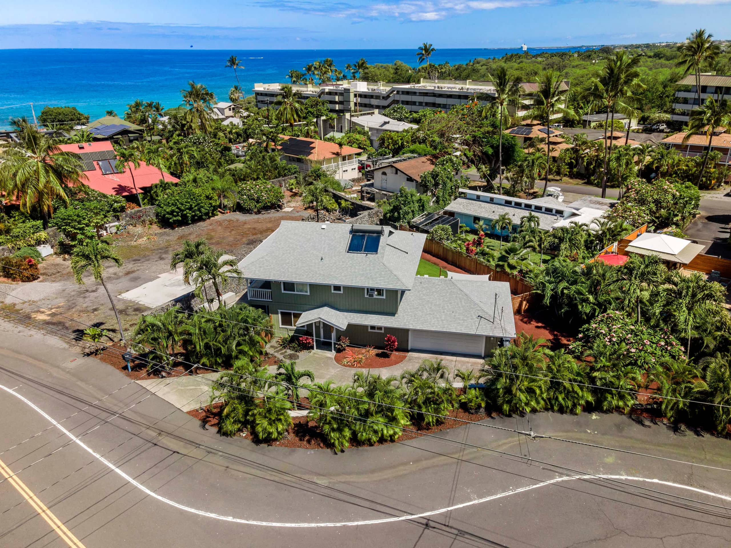 Home in Kailua-Kona · ★4.79 · 4 bedrooms · 7 beds · 4 shared baths - Image 52