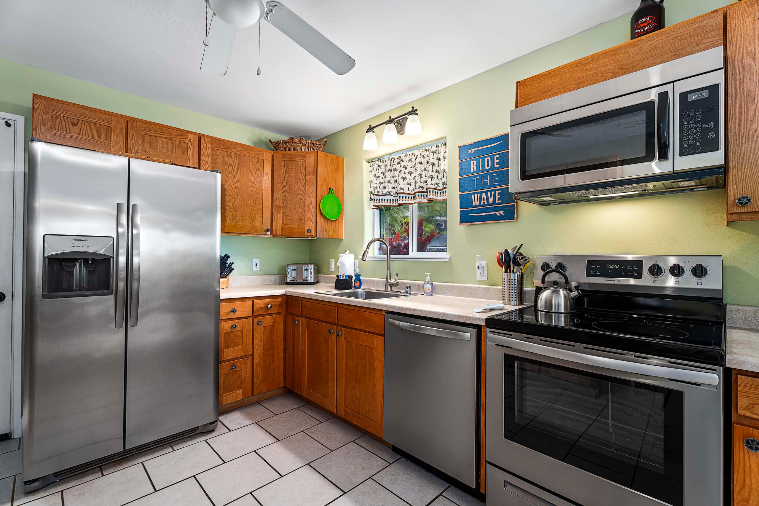 Home in Kailua-Kona · ★4.79 · 4 bedrooms · 7 beds · 4 shared baths - Image 32