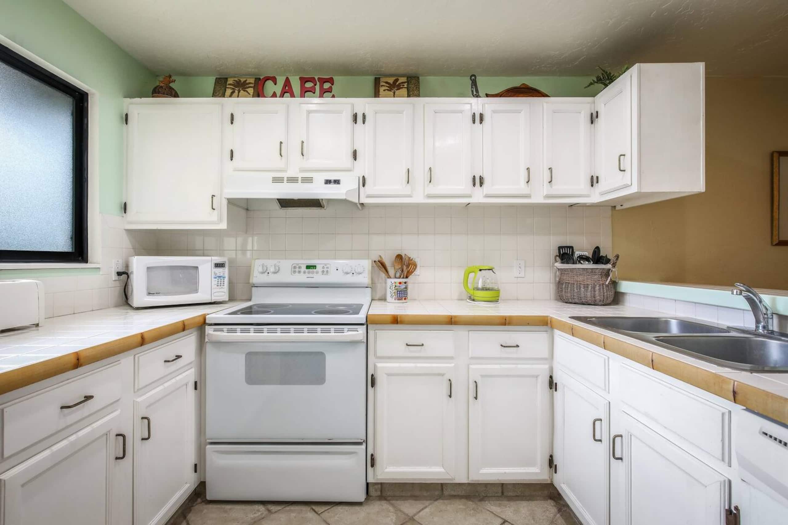 Condo in Kailua-Kona · ★4.8 · 2 bedrooms · 2 beds · 2 baths - Image 9