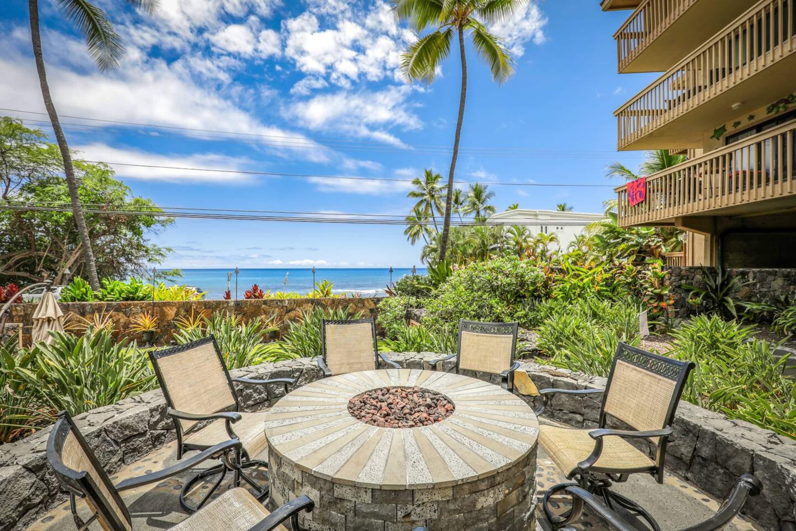 Condo in Kailua-Kona · ★4.8 · 2 bedrooms · 2 beds · 2 baths - Image 6