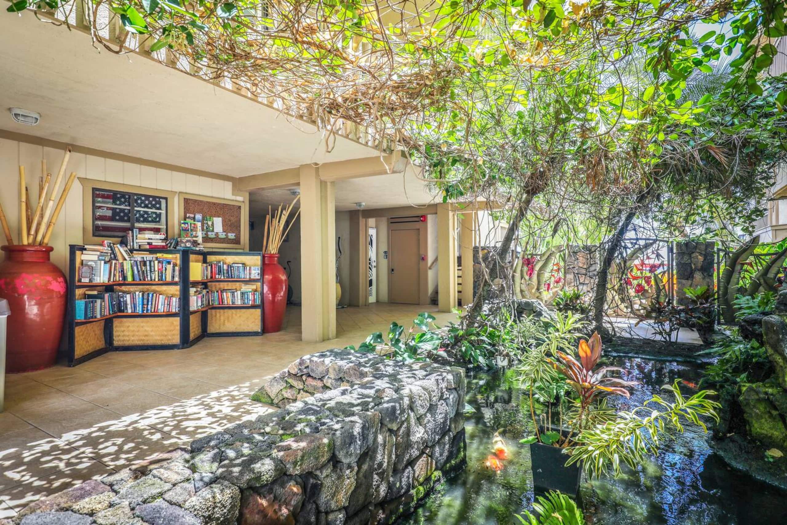Condo in Kailua-Kona · ★4.8 · 2 bedrooms · 2 beds · 2 baths - Image 25
