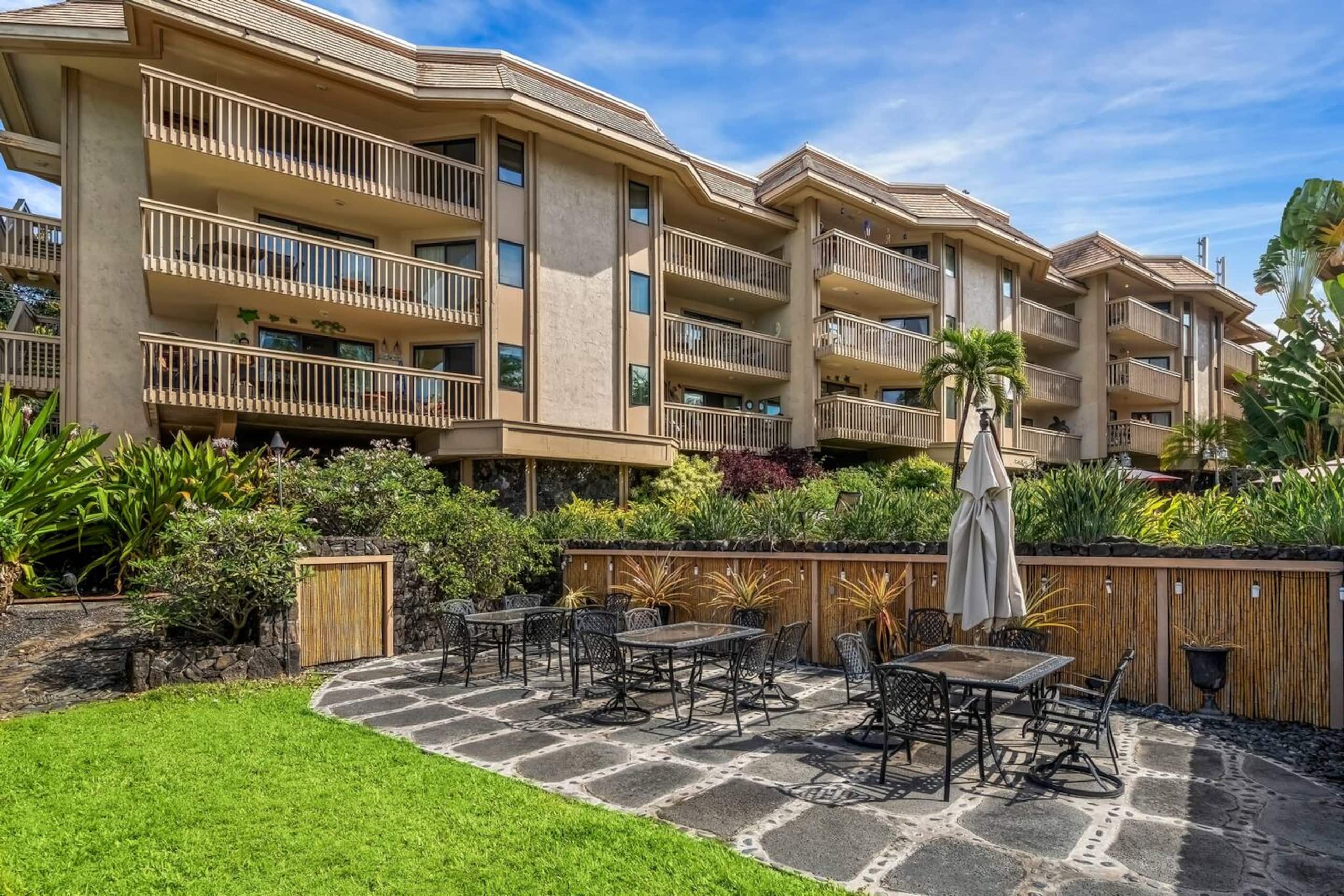 Condo in Kailua-Kona · ★4.8 · 2 bedrooms · 2 beds · 2 baths - Image 23