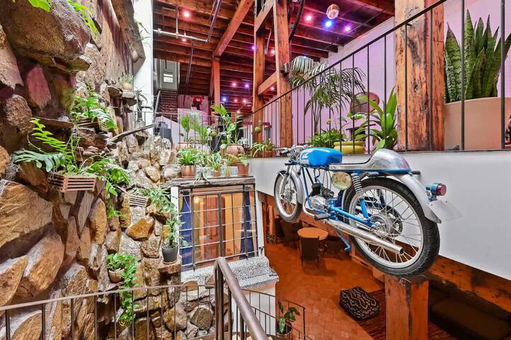One-of-a-kind Historic Carriage House with Rooftop gallery image 2