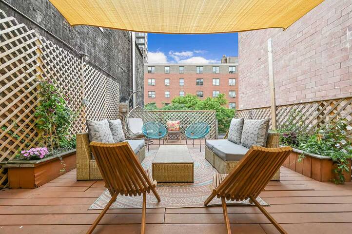 One-of-a-kind Historic Carriage House with Rooftop gallery image 4