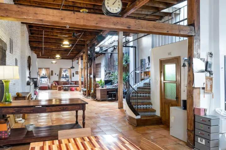 One-of-a-kind Historic Carriage House with Rooftop gallery image 3